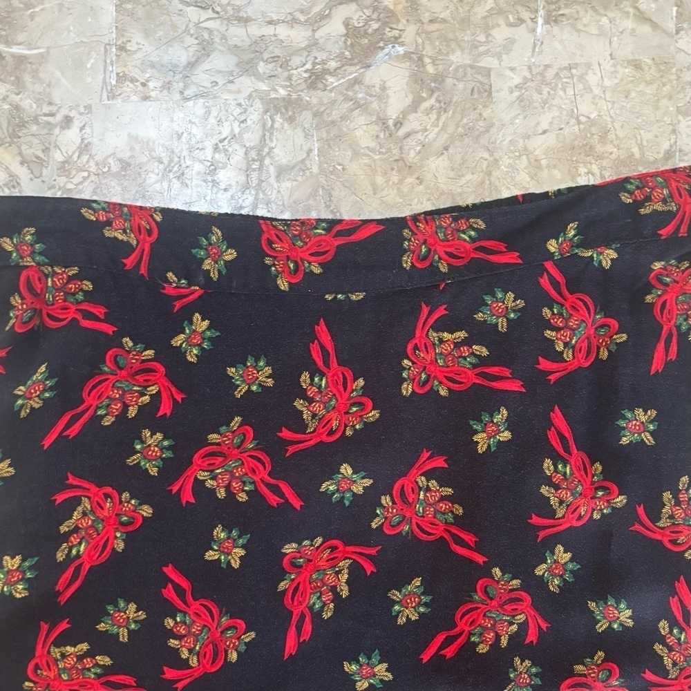 Vintage Holiday Bow & Holly Print Midi Skirt Sz Large Black Red Festive A-Line - Picture 6 of 10